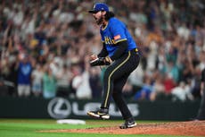 Marineros apoyan gran pitcheo de Woo con jonrones de Suárez, Naylor y Polanco ante Atléticos