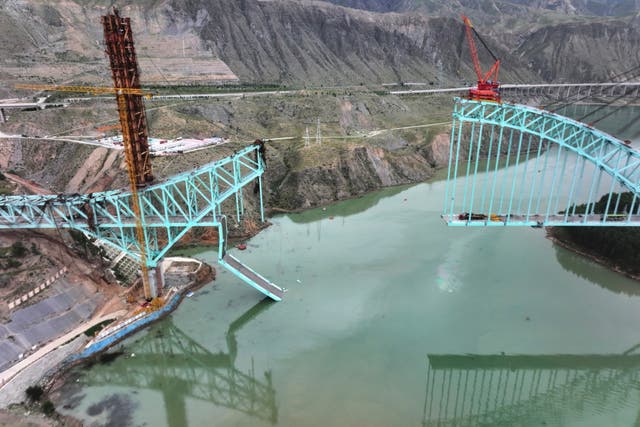 ASI-GEN CHINA-PUENTE-DERRUMBE