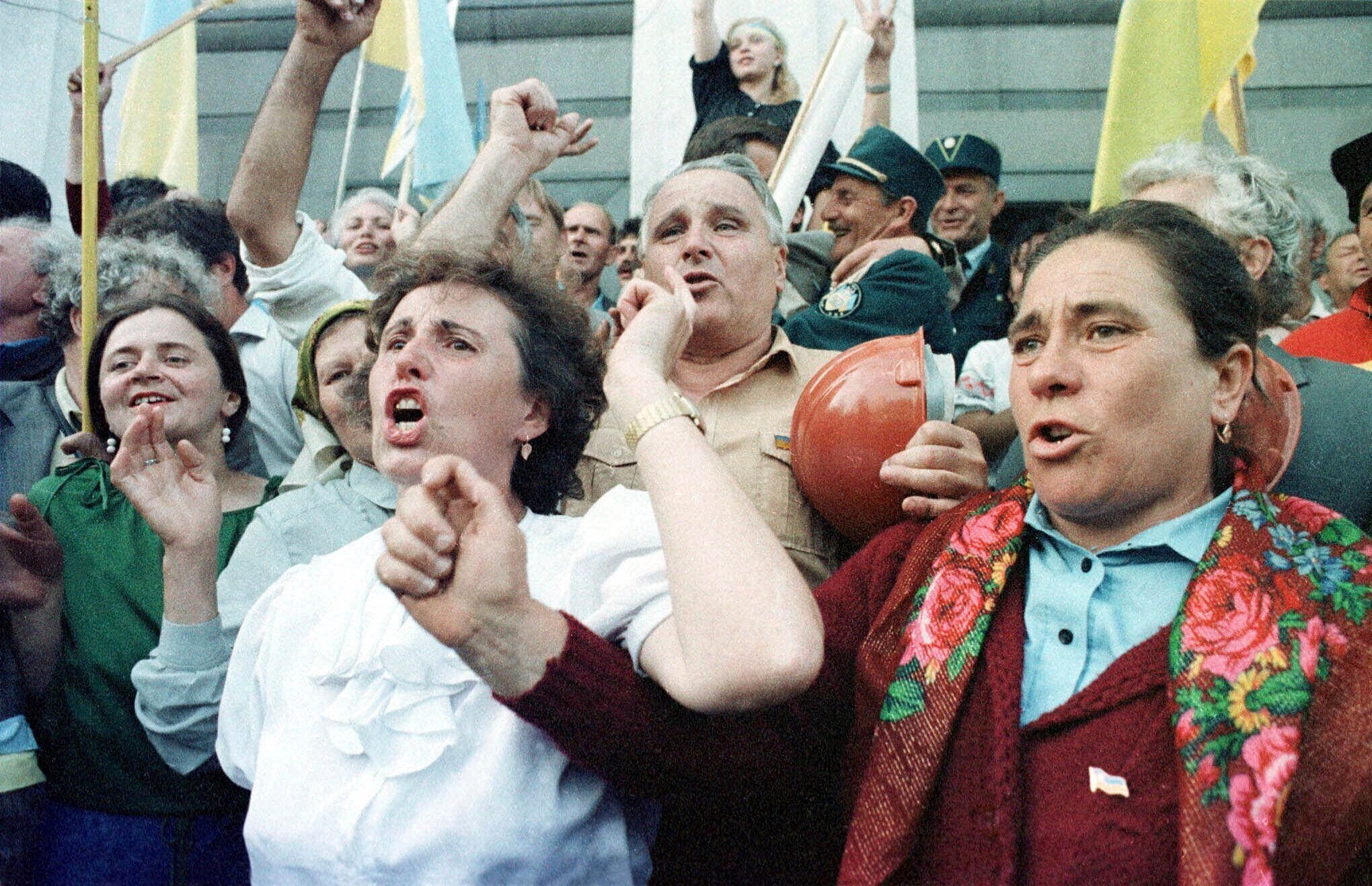 Voces de era de independencia de Ucrania hablan de décadas de esfuerzos rusos por controlar el país