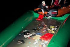 Rescatistas en el Mediterráneo hallan a 3 hermanas sudanesas muertas en un bote migrante abarrotado