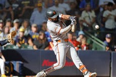 Ramos conecta sencillo de dos carreras en la 9ª y los Gigantes remontan 4-3 ante Cerveceros