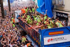 Lo que debe saber sobre la "Tomatina" de España, la batalla callejera de tomates que cumple 80 años