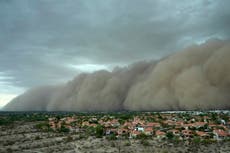 Tormenta de arena atraviesa Phoenix y deja a miles sin electricidad