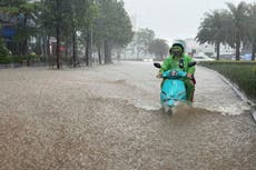 Fuertes lluvias azotan partes del sudeste asiático tras el paso de tormenta tropical en Vietnam