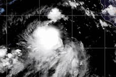 Las tormentas tropicales Juliette y Fernand avanzan sobre aguas abiertas en dos océanos