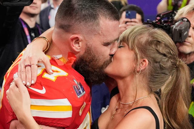 <p>Travis Kelce y Taylor Swift están comprometidos</p>