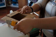Fin a exención arancelaria de EEUU a pedidos pequeños afecta a clientes y empresas
