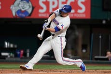 Corbin brilla, Seager conecta su 20º jonrón y Rangers vencen 7-3 a Angelinos