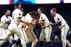 Elevado de sacrificio de Isaac Collins da la victoria a Cerveceros, 9-8 sobre Diamondbacks