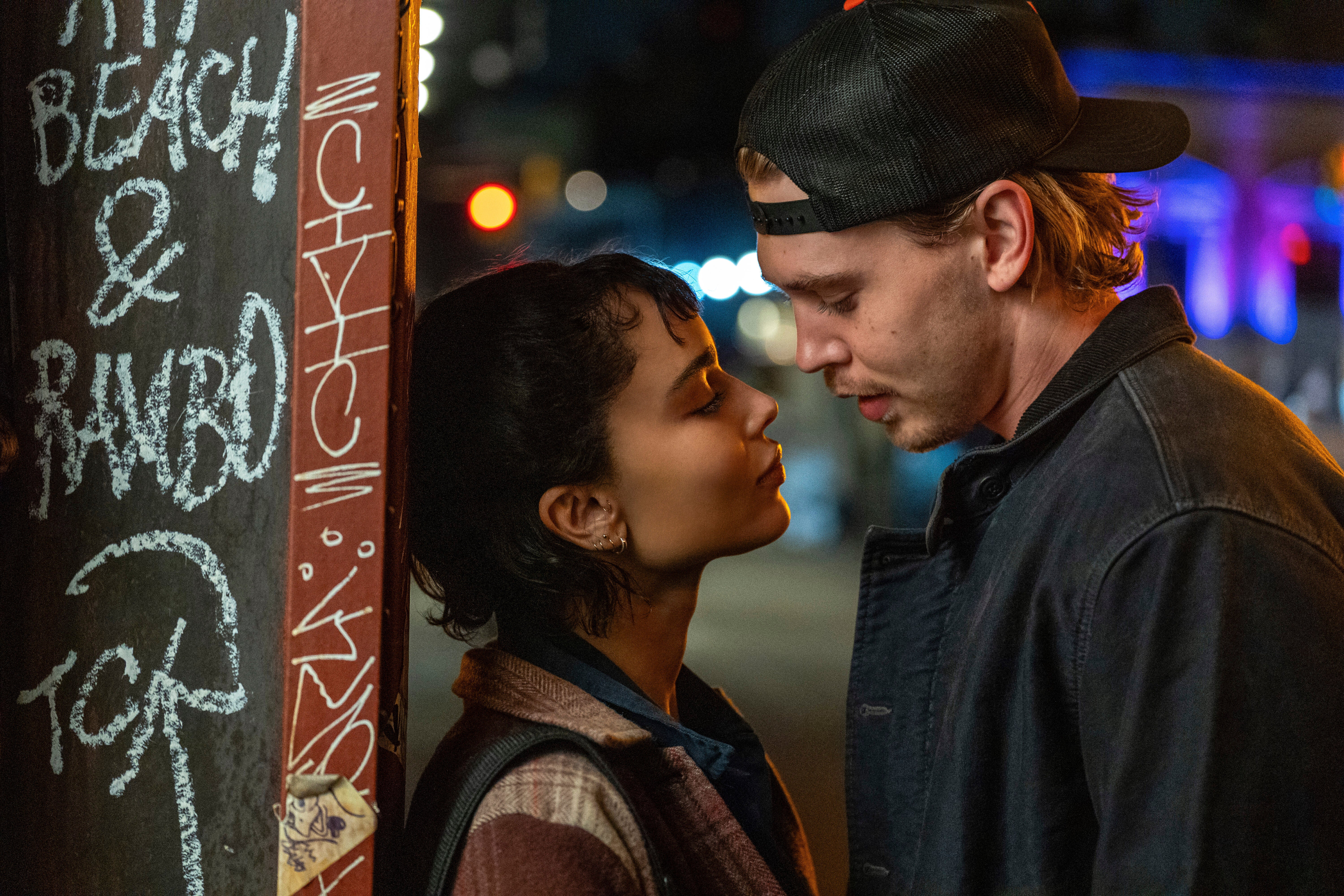 Reseña: En "Caught Stealing", un thriller criminal en la Nueva York de los 90 con Austin Butler