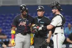 Albies conecta jonrón y los Bravos de Atlanta vencen 12-1 a los Marlins de Miami