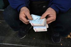 El rial iraní roza mínimos históricos ante la amenaza de sanciones europeas