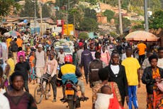 Ruanda dice que 7 deportados llegaron desde EEUU en agosto dentro de su acuerdo con Washington