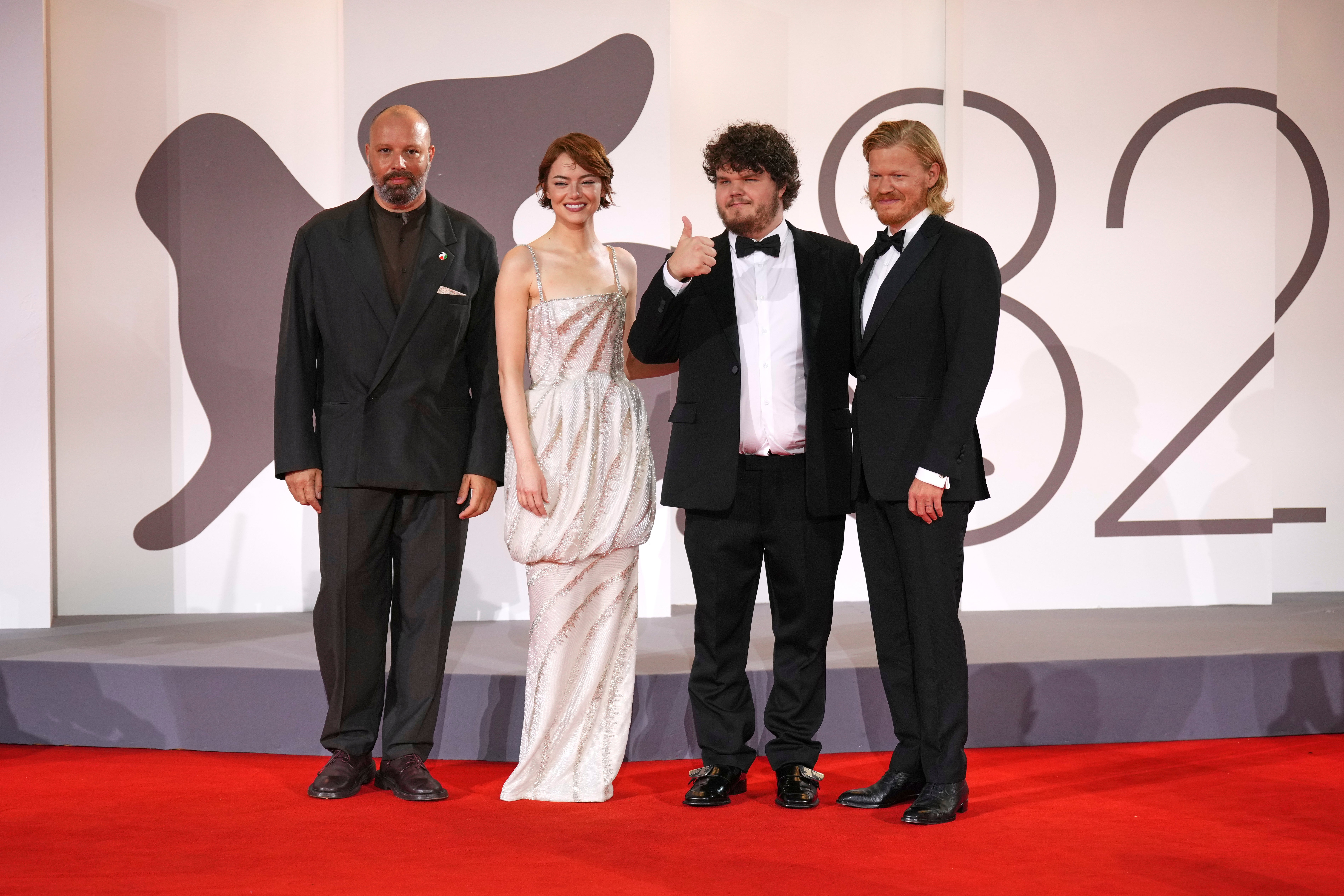 Para Yorgos Lanthimos su nueva película con Emma Stone, "Bugonia", no es distopía, es real