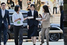 Fiscales especiales acusan formalmente a ex primera dama y ex primer ministro de Corea del Sur