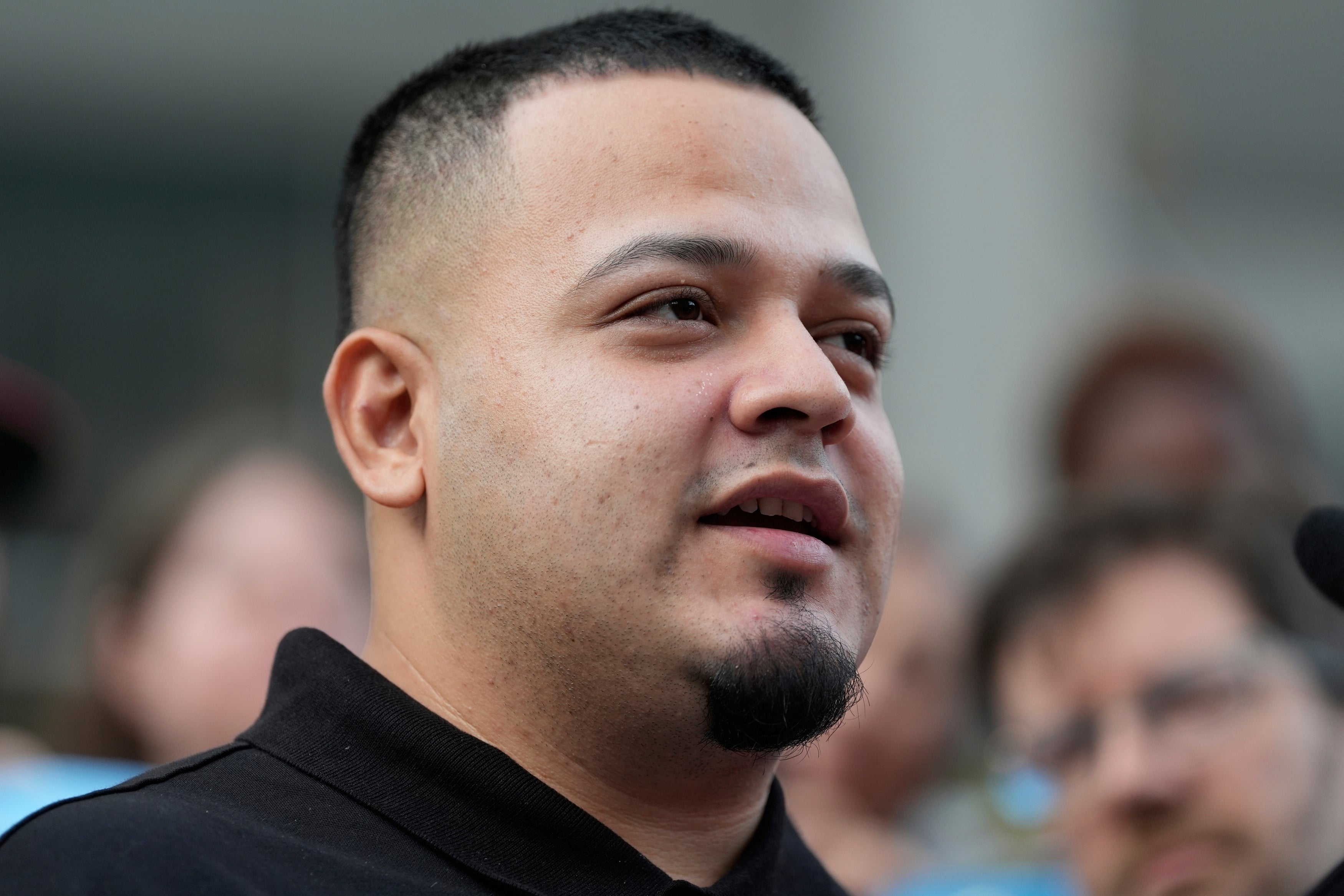 Kilmar Abrego García señaló a Kristi Noem y Pam Bondi en una solicitud de orden de silencio que busca impedir a funcionarios de la administración Trump realizar comentarios “incendiarios” sobre él, que tergiversen su historial y distorsionen las pruebas, según sus abogados