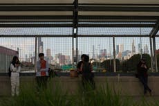 Alcalde de Chicago desafía plan de Trump que aumenta presencia de agentes federales en la ciudad