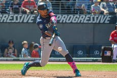 Marineros lanzan juego de dos hits en triunfo 4-2 sobre Guardianes