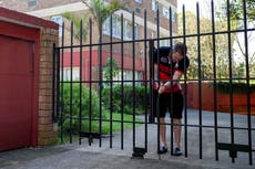 Arrestan a hombre que estrelló camioneta contra verja del consulado ruso en Sydney