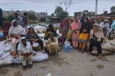 Pakistán usa drones para ayudar a evacuar a miles tras inundaciones devastadoras en Punjab