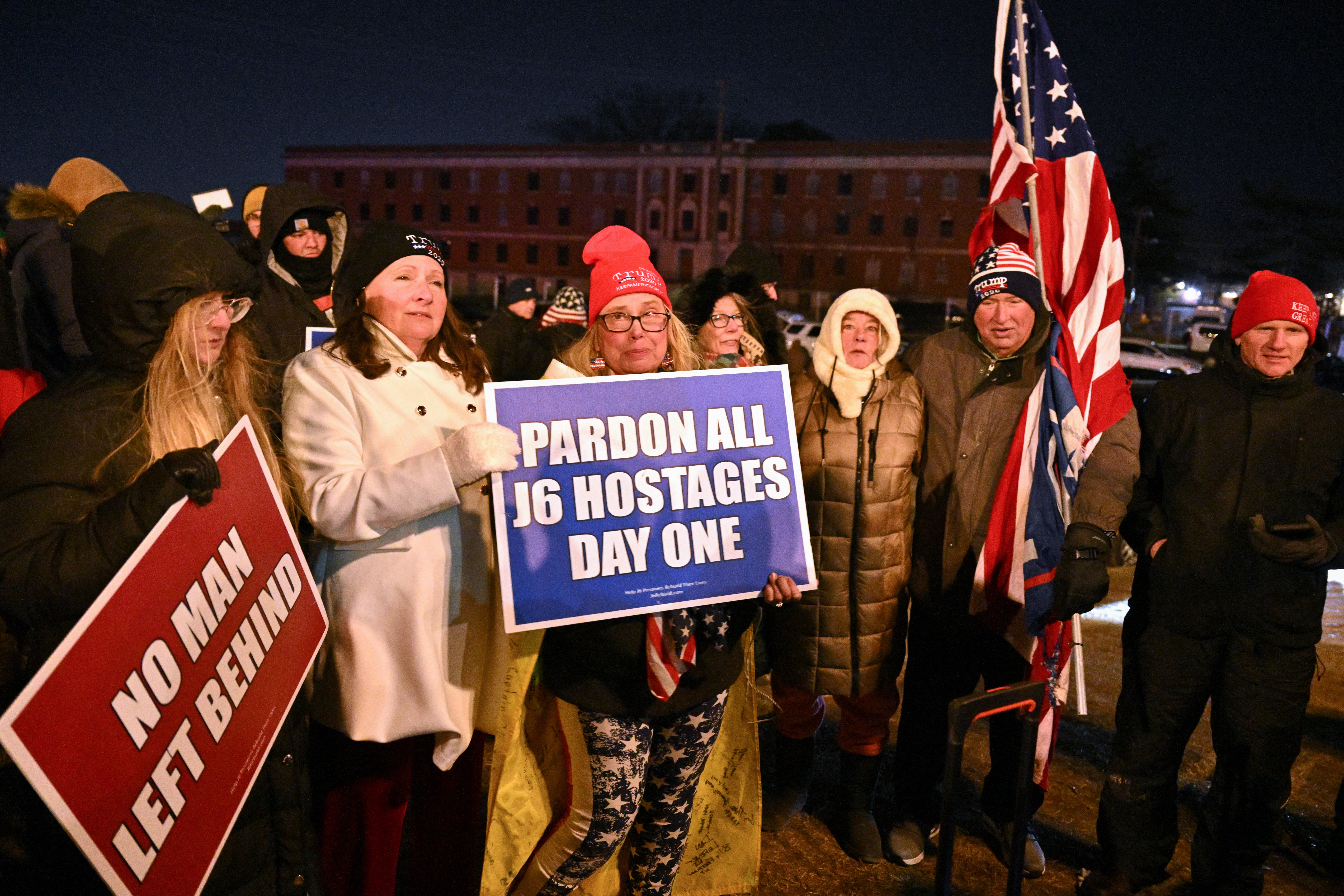 Al menos 97 personas imputadas en relación con los disturbios del 6 de enero han tenido que enfrentarse posteriormente a cargos por otros delitos tras los indultos generales concedidos por Trump
