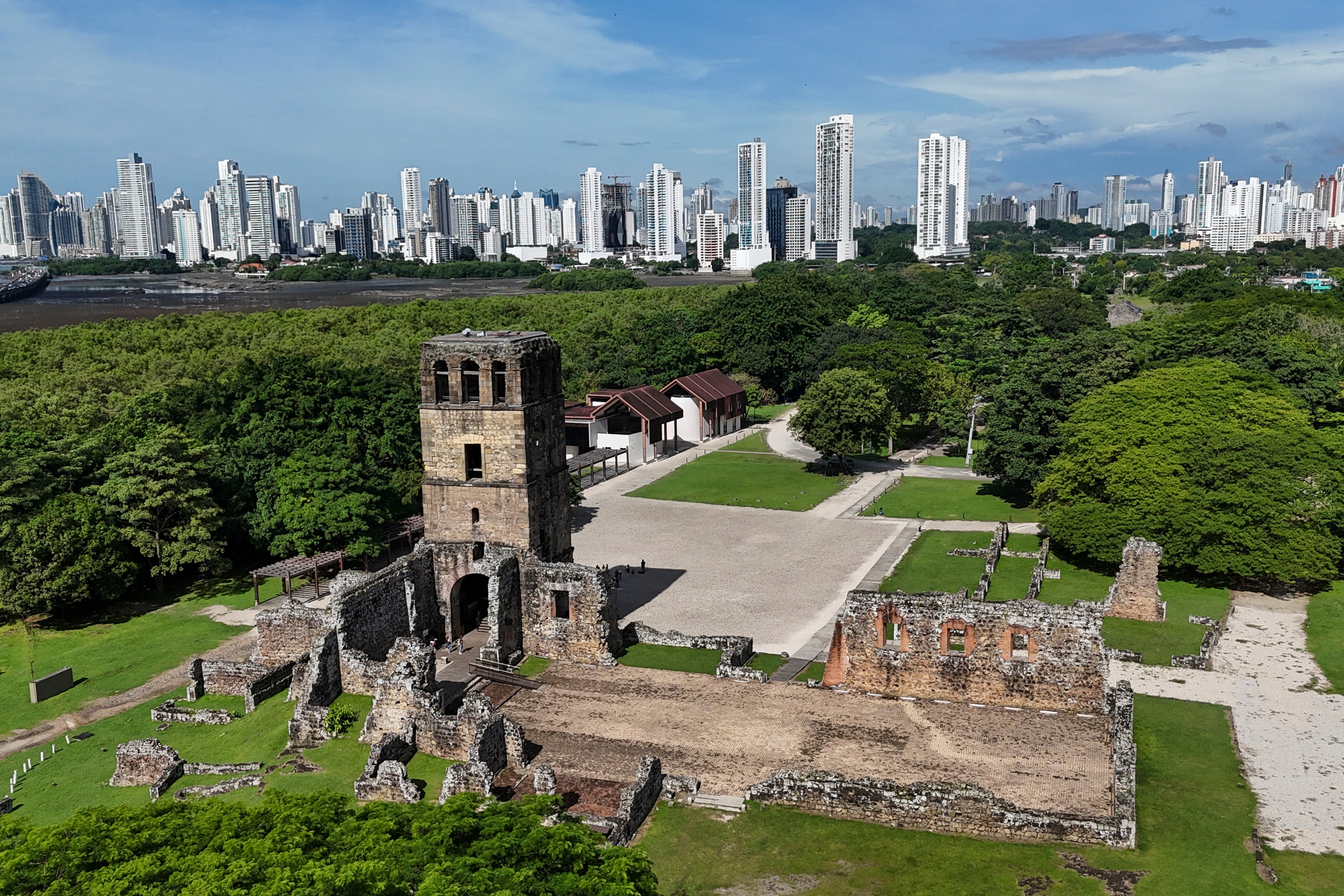 ENSAYO FOTOGRÁFICO: Rastreando los cruces olvidados y rutas coloniales previas al Canal de Panamá