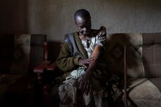 África enfrenta un aumento de casos de demencia. Las familias no saben qué hacer