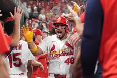 Herrera pega jonrón decisivo, Mikolas lanza 6 sólidas entradas y Cardenales superan 2-1 a Atléticos