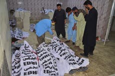 Ataque suicida deja 13 muertos y 30 heridos cerca de acto político en suroeste de Pakistán