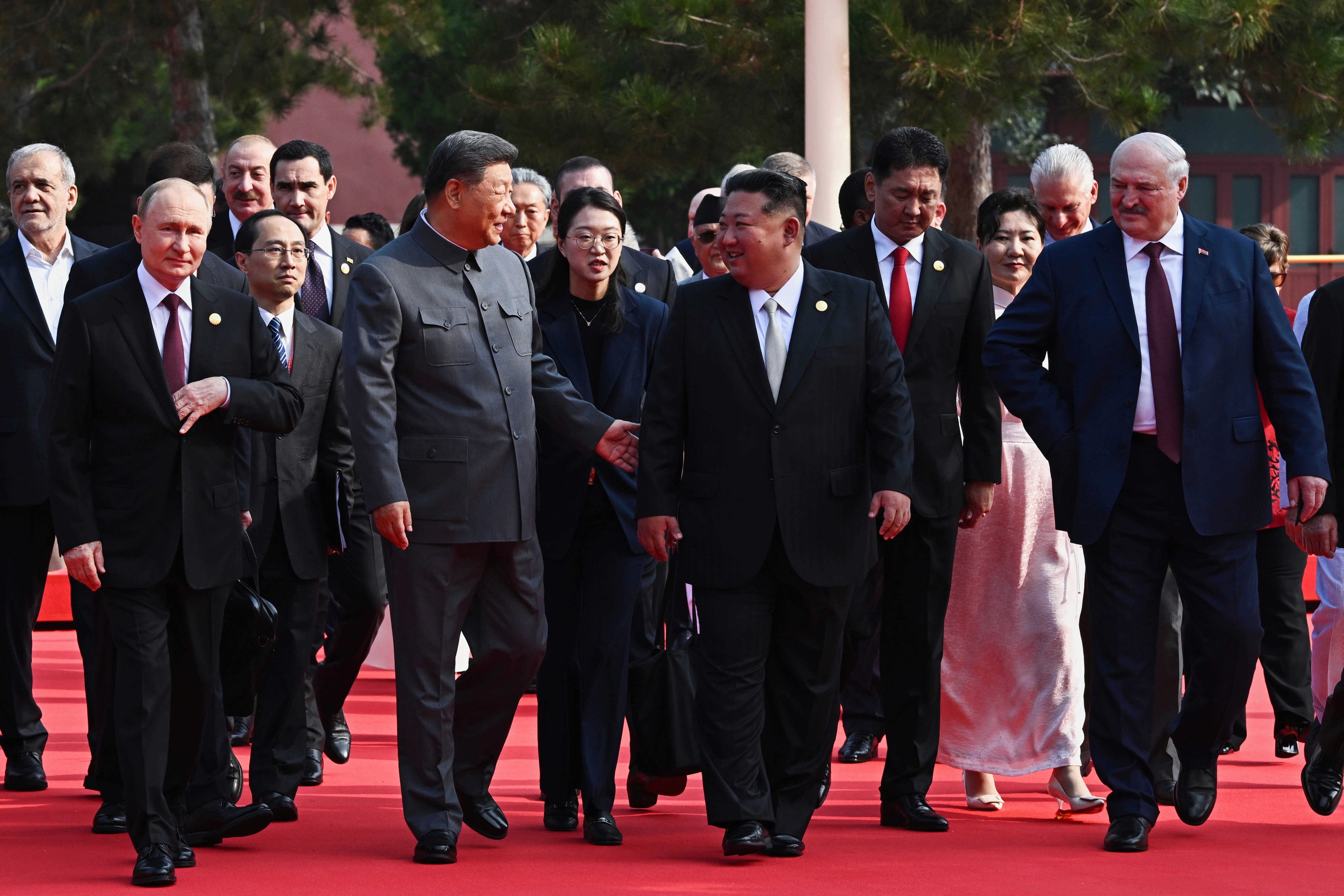 Vistazo a los líderes mundiales que asisten a desfile militar de China en solidaridad con Beijing