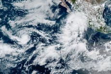 Lorena se convierte en huracán frente a la costa occidental de México, según NHC