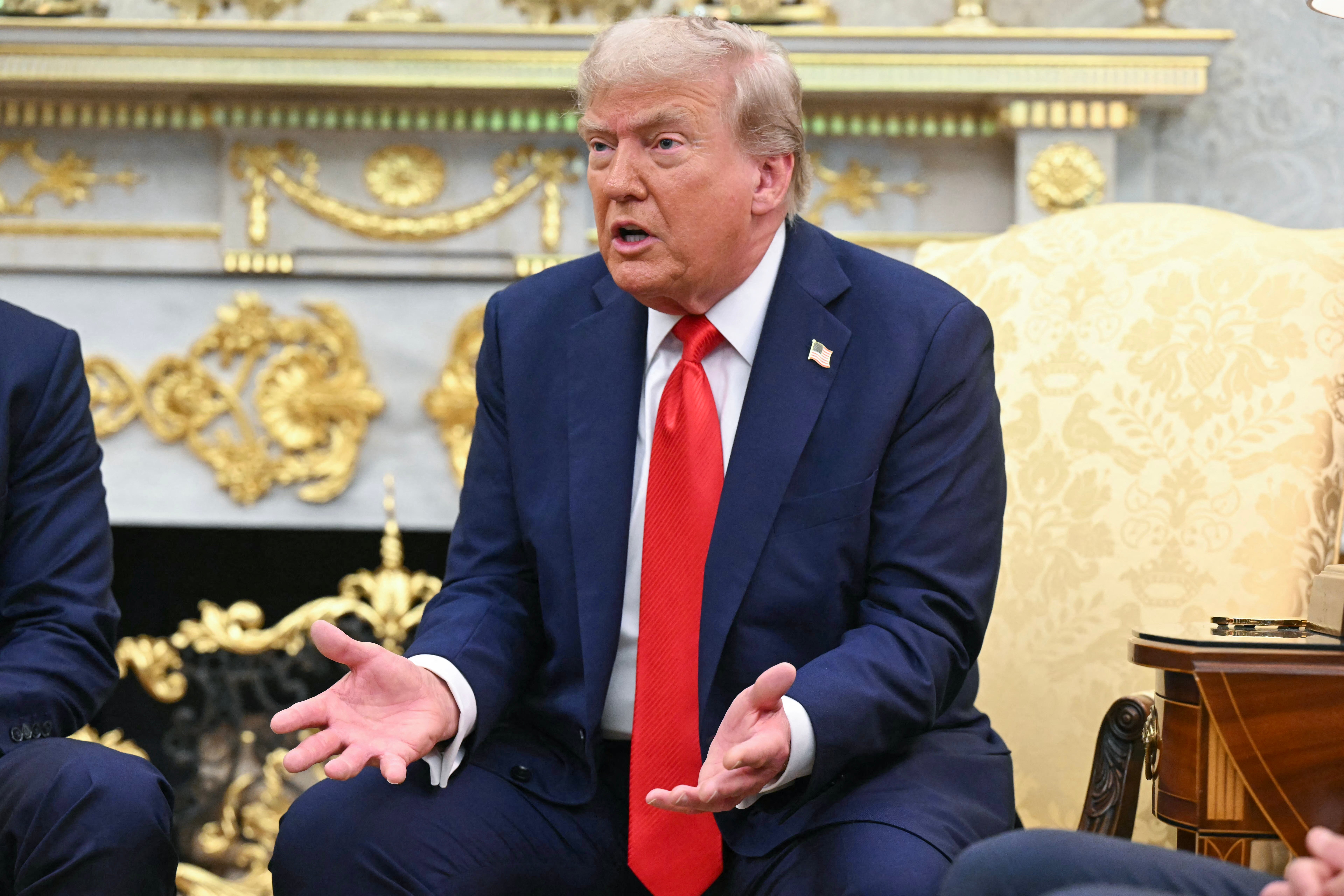 El presidente Donald Trump dijo el miércoles a los periodistas en el Despacho Oval que el asunto de Jeffrey Epstein era un “engaño demócrata”.