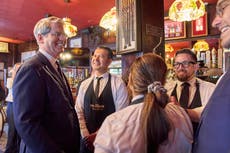 Podcasters e influencers exentos de pagar impuestos sobre propinas bajo plan republicano