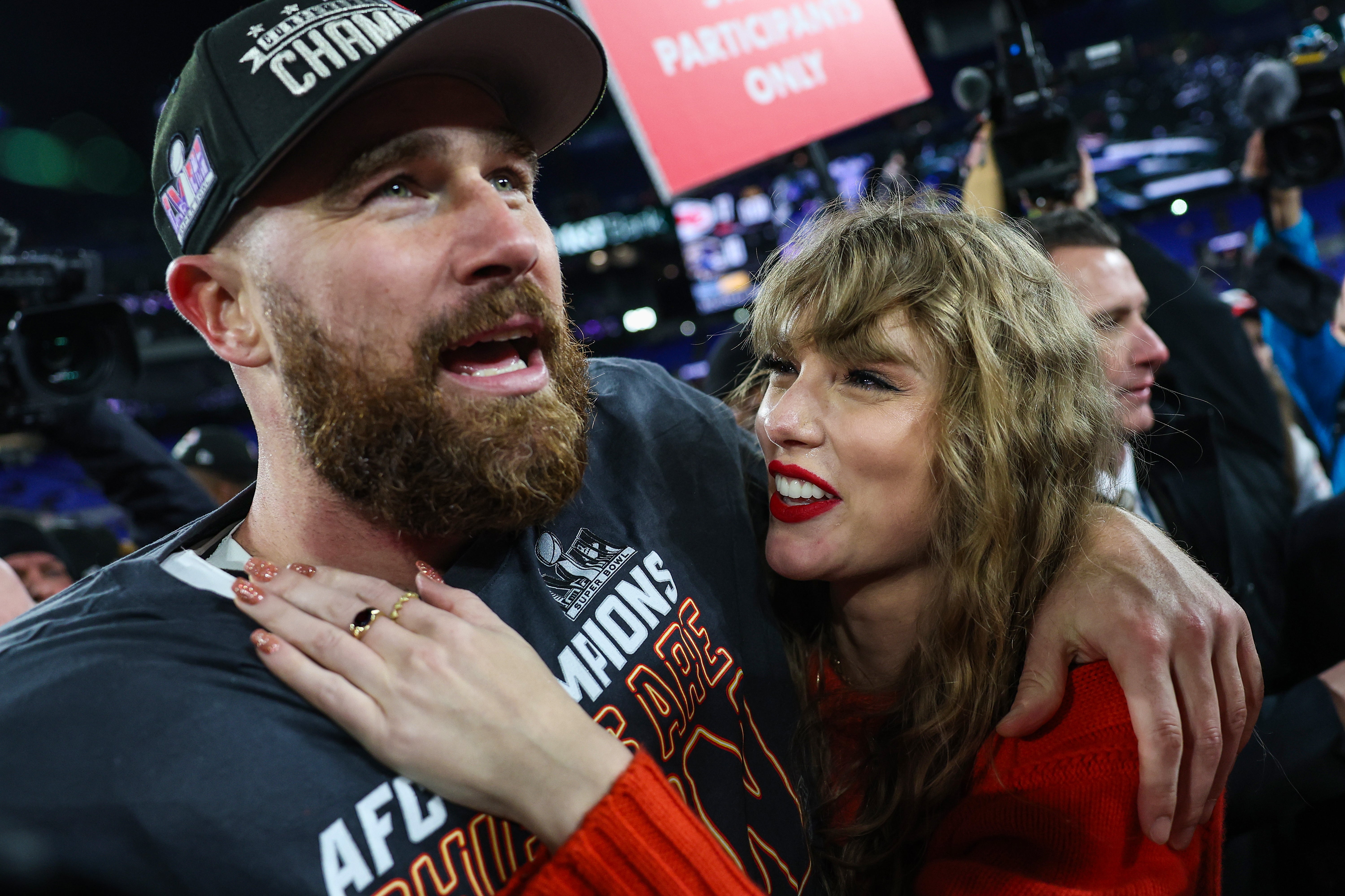 Travis Kelce y Taylor Swift fotografiados en 2024