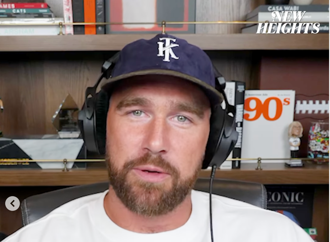 Travis Kelce dijo a sus fans, en el pódcast 'New Heights', que había disfrutado “diciéndole a todo el mundo con quién [iba] a pasar el resto de [su] vida”