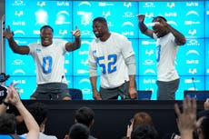 Entrenador de Chargers Jim Harbaugh se dice emocionado por jugar en 'un escenario mundial'