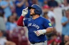 Azulejos igualan su récord de la temporada con 5 jonrones y derrotan 13-9 a Rojos