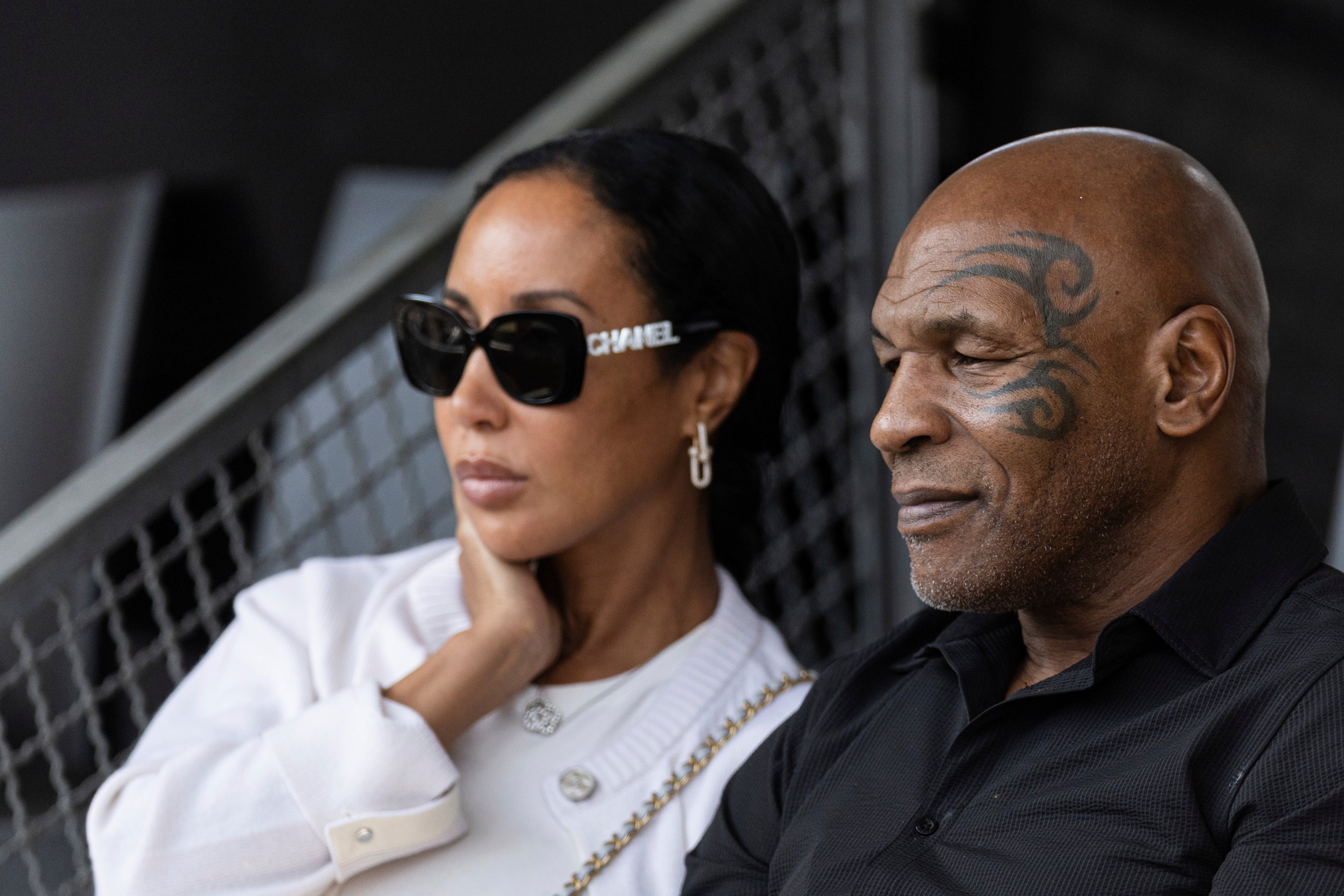 Mike Tyson y Floyd Mayweather Jr. se enfrentarán en una pelea de exhibición en 2026