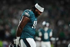 Jalen Carter de Eagles expulsado por escupir a Dak Prescott de Cowboys