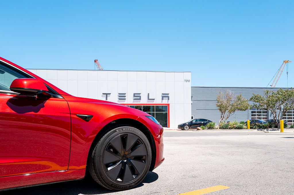 Lograr los términos del acuerdo convertiría a Tesla en la empresa más valiosa del mundo