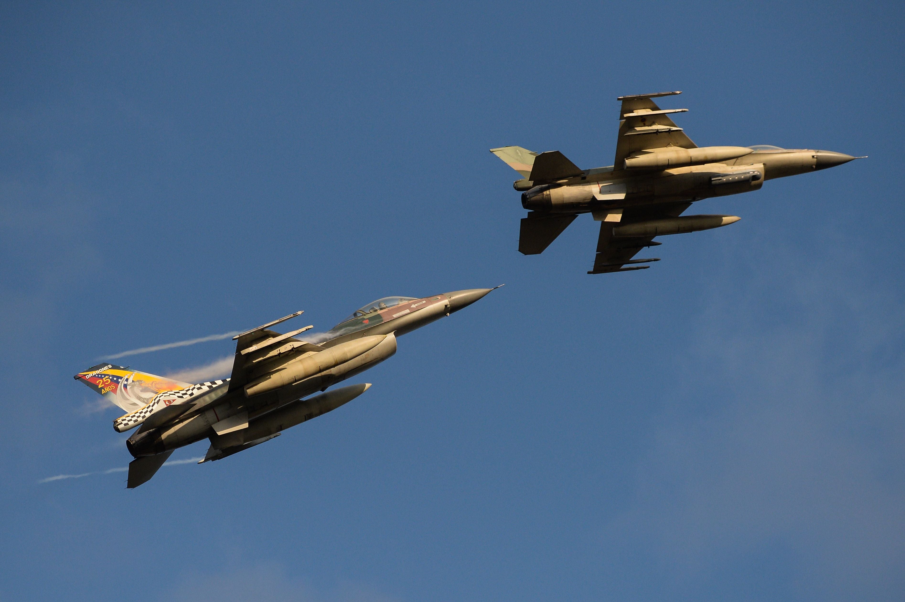 Dos cazas F-16 del ejército venezolano sobrevolaron el jueves un destructor de la Marina de Estados Unidos (imagen de archivo)