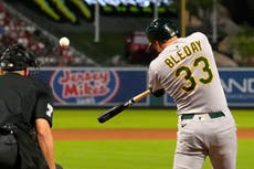 Atléticos anotan 7 carreras en la 3ra y doblegan 10-4 a Angelinos
