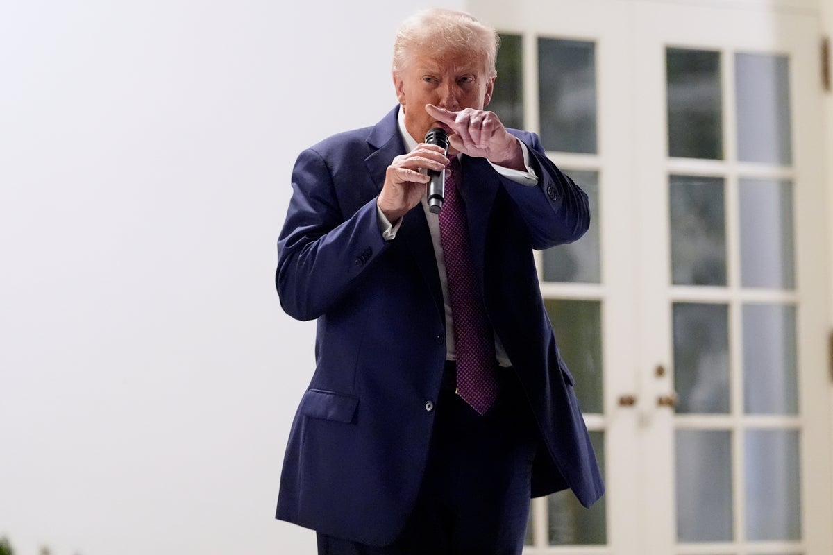 Trump amenaza a Chicago con imponer fuerza apocalíptica; Pritzker lo llama "aspirante a dictador'