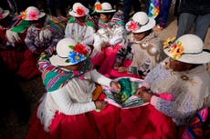 La hoja de coca es fuente de trabajo, espiritualidad e identidad en Bolivia