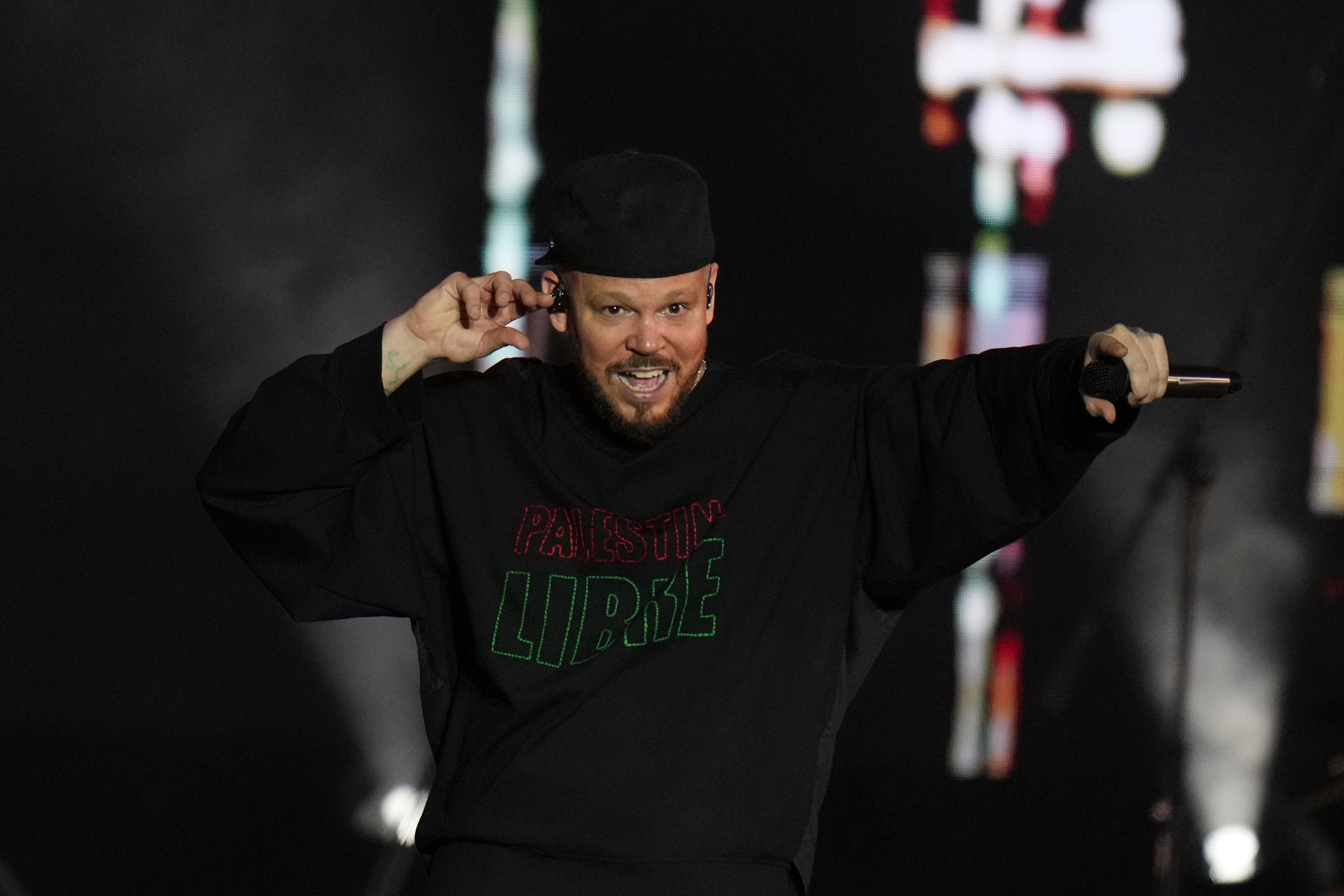 Residente hace un llamado por la paz en Gaza durante su concierto en el Zócalo de Ciudad de México