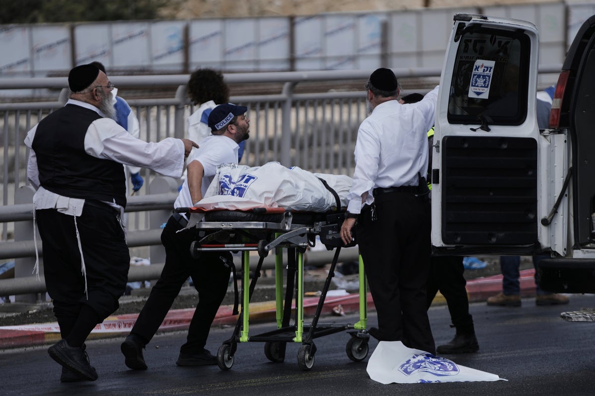 Seis muertos en un ataque a tiros en una parada de autobús de Jerusalén Seis muertos en un ataque a tiros en una parada de autobús de Jerusalén