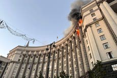Ucrania muestra a diplomáticos daños causados por peor mayor ataque aéreo ruso desde la invasión