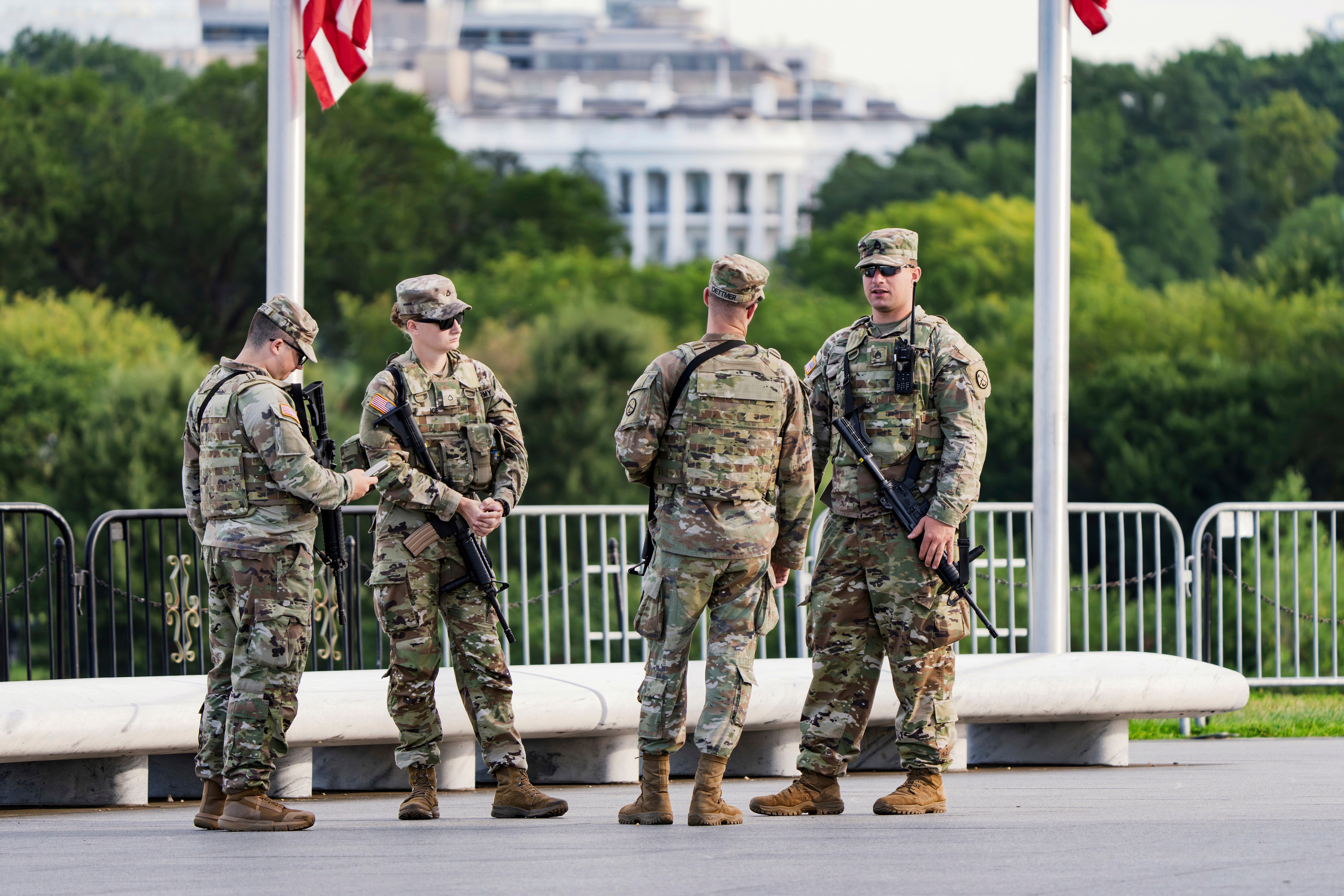 TRUMP USO DE MILITARES