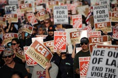 Autorizan a ICE a abordar a las personas por su perfil racial e idioma