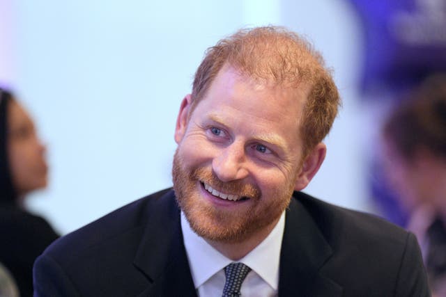 <p>El príncipe Harry visita el Reino Unido por primera vez en cinco meses</p>